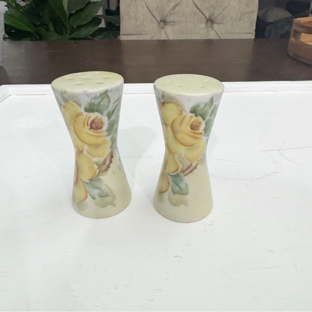 Vintage Karen Donleavy K.D. Signed Salt And Pepper Shaker Set Floral